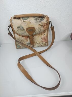 Carryland USA Crossbody Map Print w/Floral purse/bag/pocketbook